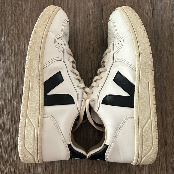 Veja V-10 White and Black Sneakers. Well loved but in good condition. - Picture 7 of 10
